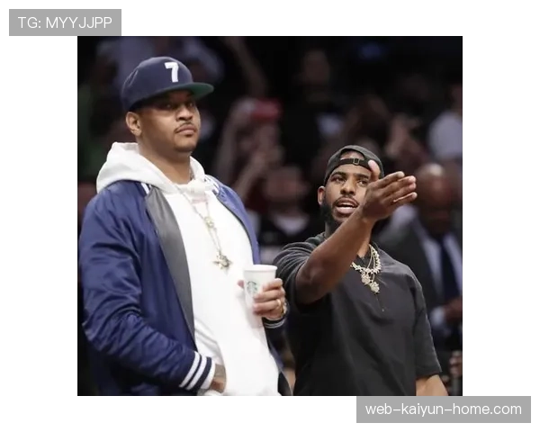 安东尼从单打到无球跑位，拉开空间更稳定