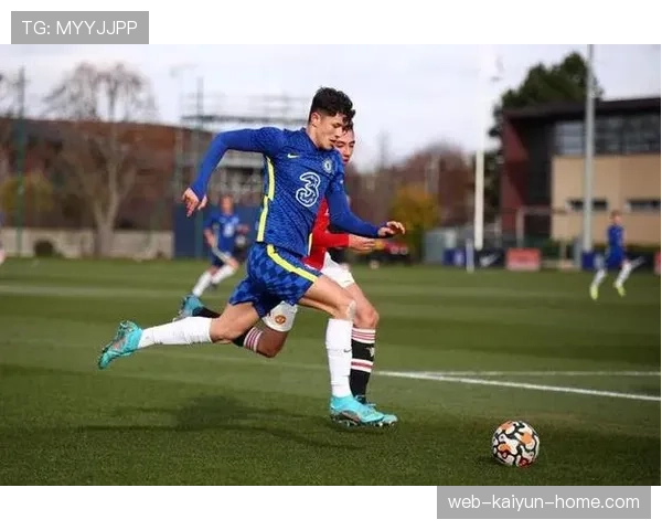 切尔西是否过度依赖年轻球员：青训政策对球队阵容稳定性带来阶段性影响