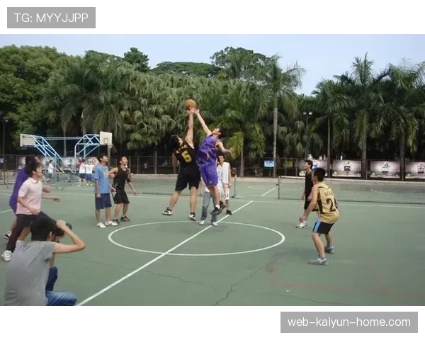篮球跳球规则详解:了解其适用场景与执行流程 篮球跳球规则详解:了解其适用场景与执行流程